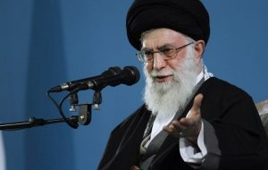 رهبر معظم انقلاب: «مرگ بر آمریکا» یعنی مرگ بر ترامپ و جان بولتون و پمپئو؛ ما با ملت آمریکا کاری نداریم