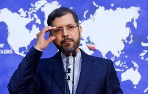 خطیب‌زاده: خبر تبادل زندانیان بین ایران و آمریکا تأیید نمی‌شود/ این موضوع جدا از گفتگو‌های برجام در حال پیگیری است