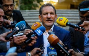 جهانگیری: شورای نگهبان پاسخی برای رد صلاحیت ها ندارد/ جبرانی از سوی این شورا، با توجه به تذکر رهبری ندیدیم/ باید گلایه ها را کنار گذاشت و به ایران فکر کرد/ برای دفاع از جمهوریت، پای صندوق رای حاضر‌ شویم/ در یکی از جلسات بنزینی تنش زیاد شد؛ سه تا «سر» قوه، افزایش قیمت بنزین را امضا کردند
