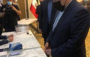 ظریف: مردم همیشه اشتباه پیشگویان سیاسی را ثابت کرده اند/ صندوق رای بهترین جا برای تعیین سرنوشت کشور است/ به سهم خودم به خاطر کمبودها از مردم عذرخواهی می‌کنم