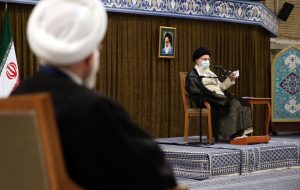 توضیحات دفتر رییسجمهور درباره شایعات آخرین دیدار هیات دولت با رهبر معظم انقلاب: روحانی ١٥ دقیقه پیش از موعد به محل جلسه رفت اما برخی ناهماهنگیها سبب شد که جلسه پیش از زمان اعلام شده، آغاز شود/ با توجه به کرونا و رعایت فواصل فیزیکی، امکان ثبت عکس یادگاری وجود نداشت/ قرآن اهدایی رهبر انقلاب از سوی شخص ایشان به وزرا داده نشد اما در انتهای جلسه از سوی دست اندرکاران دفتر ایشان به تک تک وزرا تحویل داده شد توضیحات دفتر رییسجمهور درباره شایعات آخرین دیدار هیات دولت با رهبر معظم انقلاب: روحانی ١٥ دقیقه پیش از موعد به محل جلسه رفت اما برخی ناهماهنگیها سبب شد که جلسه پیش از زمان اعلام شده، آغاز شود/ با توجه به کرونا و رعایت فواصل فیزیکی، امکان ثبت عکس یادگاری وجود نداشت/ قرآن اهدایی رهبر انقلاب از سوی شخص ایشان به وزرا داده نشد اما در انتهای جلسه از سوی دست اندرکاران دفتر ایشان به تک تک وزرا تحویل داده شد