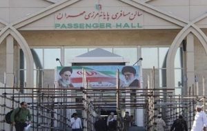 مسیرهای منتهی به مرز مهران کاملا مسدود است/ فرماندار مهران: افراد حاضر در پایانه مرزی به شرط داشتن مدارک اعلام شده به صورت محدود خارج می‌شوند