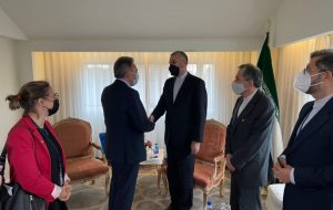 امیرعبداللهیان در دیدار با رییس صلیب سرخ جهانی: از کمک‌های صلیب سرخ برای تفحص مفقودین و شهدای جنگ در خاک عراق قدردانی می‌کنم