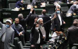 دو فوریت و یک فوریت لایحه «حذف ارز ۴۲۰۰ تومانی» رای نیاورد/ لایحه به صورت عادی بررسی میشود دو فوریت و یک فوریت لایحه «حذف ارز ۴۲۰۰ تومانی» رای نیاورد/ لایحه به صورت عادی بررسی میشود