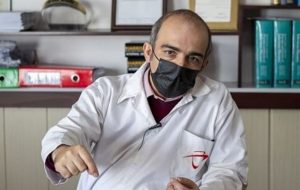 پیام طبرسی: خطر «اُمیکرون» بیخ گوش‌مان است/ فاصله تزریق دز دوم و سوم واکسن‌ها، یک ماه شود