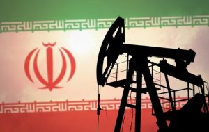 آغاز مذاکرات مشتریان قدیمی برای ازسرگیری واردات نفت ایران/ رویترز: پس از نوسان قیمتهای نفت در پی بحران اوکراین، اخبار مثبت از وین آسودگی خاطر بازار جهانی را فراهم کرد