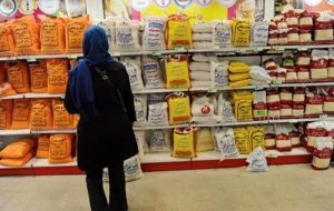 عضو اتاق بازرگانی ایران: «هزینه‌های غیررسمی» قیمت کالا‌ها را افزایش می‌دهد/ فقر مطلق بیشتر هم خواهد شد؛ وضعیت نامطلوبی در انتظارمان است