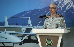 سرلشکر باقری در بازدید از پایگاه پهپادی ۳۱۳ ارتش: هیچ وقت تهدید را کوچک نمی‌گیریم/ پهپاد روز به روز جایگاه بالاتری پیدا می‌کند