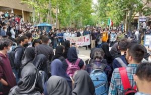 دانشگاه علامه: ۹ نفر از دانشجویان بازداشتی آزاد شدند؛ پیگیر آزاد کردن دیگر دانشجویان هستیم؛ همه دانشجویان در فضای بیرون از دانشگاه دستگیر شدهاند/ دانشگاه شریف: ۴ دانشجوی بازداشتی، تا ساعاتی دیگر آزاد میشوند/ مهر: ۷ دانشجوی دانشگاه تهران که در خیابان کریمخان زند دستگیر شده بودند، آزاد شدند دانشگاه علامه: ۹ نفر از دانشجویان بازداشتی آزاد شدند؛ پیگیر آزاد کردن دیگر دانشجویان هستیم؛ همه دانشجویان در فضای بیرون از دانشگاه دستگیر شدهاند/ دانشگاه شریف: ۴ دانشجوی بازداشتی، تا ساعاتی دیگر آزاد میشوند/ مهر: ۷ دانشجوی دانشگاه تهران که در خیابان کریمخان زند دستگیر شده بودند، آزاد شدند