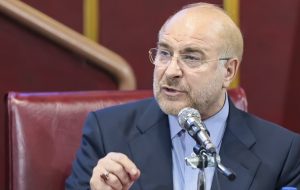 قالیباف: لایحه دولت برای افزایش حقوق‌ها ابهام دارد/لایحه به کمیسیون ارجاع شد