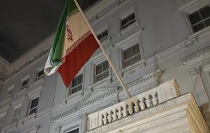 کاردار ایران در لندن: اوضاع سفارت آرام است/ پرچم ایران در محل خود نصب شد
