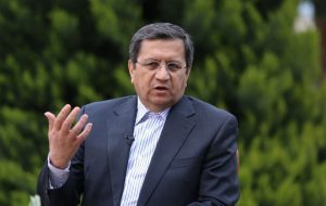 انتقاد همتی از دولت: در دستاورد سازی موهومی پیشتازید، اما دلار در ۹ ماه، ۵۲ درصد گران شده/ در ۸ ماه اخیر، سه برابر مدت مشابه در سال ۹۹، چاپ پول کردید