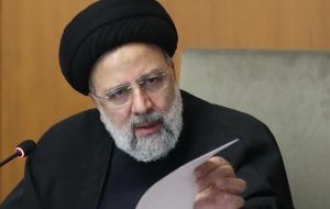 رئیسی: چرا به ما از کانال‌های مختلف پیام می‌دهید که آماده گفتگو هستیم و قصد براندازی نداریم؟ ما شما را می‌شناسیم/ به معاندین رحم نخواهیم کرد/ با سخن از آزادی و شعار‌های فریبنده ملت‌ها را به بدبختی می‌اندازند/ برای ما دوگانه‌های غلط درست نکنید/ بی‌سواد کسی است که نداند در مقابل چه کسی بایستد/ به دهه هشتادی‌ها و نودی‌ها بگویید که این نظام رهبری دارد که در هدایت امت بی‌نظیر است