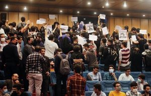 سخنگوی وزارت علوم: در وقایع اخیر شاهد برخی تخلفات بودیم که در محیط دانشگاهی بی‌سابقه بوده/ ممنوع‌الورودی یک حکم قطعی نیست؛ به هر حال دانشگاه‌ها را باید از این طریق آرام کنیم/ آیین‌نامه انضباطی قبلی تناسبی با وقایع اخیر نداشت و باید تغییر می‌کرد