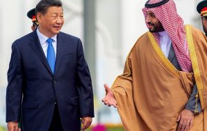المانیتور: چین «طرح B» خود را در رابطه با ایران و اعراب کلید زد/ چین می‌داند تهران در روابط خارجی اش، جایگزینی برای پکن ندارد/ چین برای اولین بار تلاش کرد اعراب را به قیمت نارضایتی ایران، خشنود کند/ فاصله گیری پکن از سیاست توزان بین دولت‌های عرب خلیج فارس و تهران