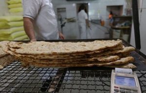 مشاور وزیر اقتصاد: در فاز دوم طرح یارانه نان، مردم می‌توانند به کیفیت نان یک نانوایی رتبه دهند/ سوابق نان خریدن مردم در یک اپلیکیشن قابل مشاهده خواهد بود