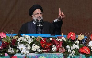 رئیسی در جمع راهپیمایان ۲۲ بهمن: اگر دنبال شنیدن صدای ملت هستید، این‌ها ملت ایران هستند/ به برکت انقلاب اسلامی، زنان آزادند/ فریب‌خوردگان اغتشاشات متوجه شدند که دشمن دنبال فتنه است و مسئله‌اش نه «زن» است، نه «زندگی» و نه «آزادی»/ به دهه هشتادی‌ها و نودی‌ها می‌گویم که آینده ایران اسلامی بسیار بسیار درخشان است