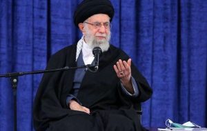 رهبر انقلاب: موضوع مسمومیت دانشآموزان یک جنایت بزرگ و غیر قابل اغماض است/ بلاشک کسانی در این کار دست دارند/ عوامل این جنایت باید به اشد مجازات محکوم شوند؛ در این مورد هیچ عفوی نخواهد بود/ مجازات این افراد باید موجب عبرت شود رهبر انقلاب: موضوع مسمومیت دانشآموزان یک جنایت بزرگ و غیر قابل اغماض است/ بلاشک کسانی در این کار دست دارند/ عوامل این جنایت باید به اشد مجازات محکوم شوند؛ در این مورد هیچ عفوی نخواهد بود/ مجازات این افراد باید موجب عبرت شود