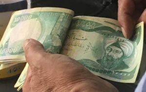 «میدل ایست آی» از قول منابعی در بغداد: عراق بدهی خود به ایران را به جای دلار به دینار داد