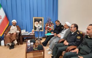 فرمانده انتظامی ایلام در دیدار با امام جمعه از افزایش ۳۳۰ درصدی کشفیات کالای قاچاق خبر داد فرمانده انتظامی ایلام در دیدار با امام جمعه از افزایش ۳۳۰ درصدی کشفیات کالای قاچاق خبر داد