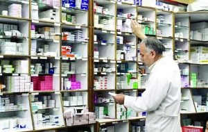 نائب رییس اتحادیه واردکنندگان دارو: تولیدکنندگان به دنبال افزایش ۲۵ تا ۳۰ درصدی قیمت دارو/ احتمال کمبود داروهای ساده و بیمارستانی