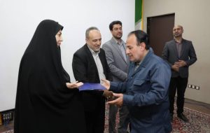 مدیرکل فرهنگ و ارشاد اسلامی استان ایلام تاکید کرد: راز ماندگاری آثار هنری نگاه الهی است مدیرکل فرهنگ و ارشاد اسلامی استان ایلام تاکید کرد: راز ماندگاری آثار هنری نگاه الهی است