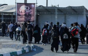 معاون استانداری ایلام خبر داد: تردد 140 هزار زائر طی ۱۸ ساعت گذشته از مرز مهران معاون استانداری ایلام خبر داد: تردد 140 هزار زائر طی ۱۸ ساعت گذشته از مرز مهران