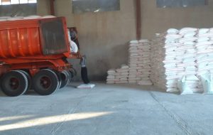 مدیر شرکت خدمات حمایتی کشاورزی ایلام از توزیع بیش از 11 هزار و 436 تن کود شیمیایی یارانهای در شهرستان دهلران خبر داد مدیر شرکت خدمات حمایتی کشاورزی ایلام از توزیع بیش از 11 هزار و 436 تن کود شیمیایی یارانهای در شهرستان دهلران خبر داد