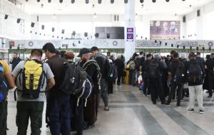 فرماندار مهران خبر داد: برای افزایش ضریب امنیت پارکینگهای اربعین در مهران از سامانه ثبت ورود و خروج خودرو استفاده میشود فرماندار مهران خبر داد: برای افزایش ضریب امنیت پارکینگهای اربعین در مهران از سامانه ثبت ورود و خروج خودرو استفاده میشود