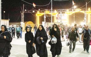فرماندار مهران خبر داد: تردد زوار در مرز مهران سنگین اما روان است فرماندار مهران خبر داد: تردد زوار در مرز مهران سنگین اما روان است