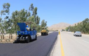 مدیرکل راهداری و حمل و نقل جادهای استان ایلام خبر داد: عملیات روکش آسفالت ۶ کیلومتر از محور مهران به دهلران آغاز شد مدیرکل راهداری و حمل و نقل جادهای استان ایلام خبر داد: عملیات روکش آسفالت ۶ کیلومتر از محور مهران به دهلران آغاز شد