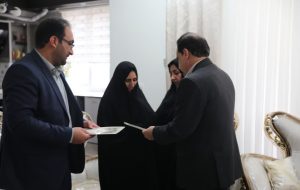 به مناسبت هفته بزرگداشت شهدا؛ استاندار ایلام با خانواده های معظم شهدا دیدار و سرکشی کردند