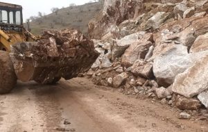 مدیرکل راهداری و حمل‌ونقل جاده‌ای استان: ریزش‌برداری ۱۰۰ مقطع از جاده‌های ایلام در ۲۴ ساعت اخیر