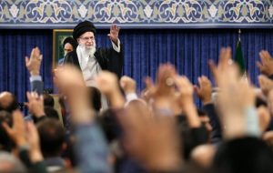 رهبر انقلاب: جمهوری اسلامی منتظر اجازه هیچ‌کس برای غنی‌سازی نیست