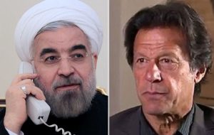 روحانی در تماس تلفنی عمران خان: منتظر عملیات قاطع پاکستان علیه تروریست ها هستیم