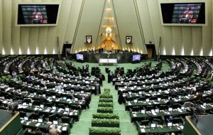 طرح سه فوریتی تعطیلی یک ماهه کشور با اشتباه نایب رئیس مجلس از دستور خارج شد