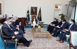 ظریف در دیدار با عمران خان: کشورهای همسایه برای جمهوری اسلامی ایران در اولویت هستند