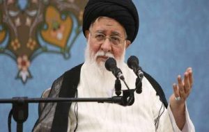 علم‌الهدی: مردم‌سالاری دینی ما در هیچ نظام و مکتبی سابقه ندارد/ ما آمریکا و اسرائیل را بدبخت کردیم
