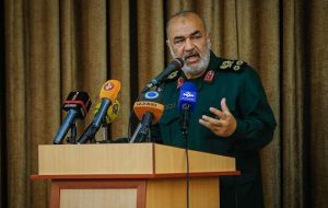 فرمانده کل سپاه: اجازه نگاه نامحرم به سرزمین خود را نمی‌دهیم